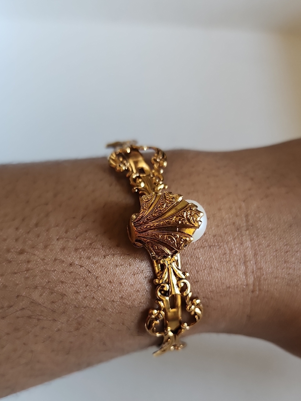 Gold Filigree Shell Bracelet White Accent Vintage Style